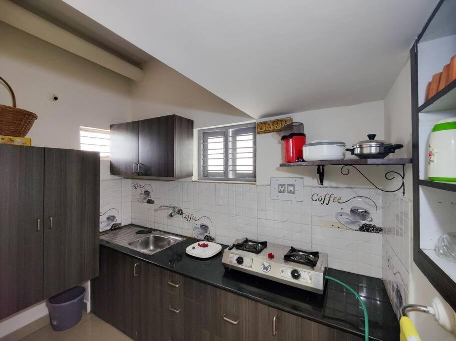 Comfy 2-Bedroom House In Sanjaynagar, Bengaluru Exteriér fotografie