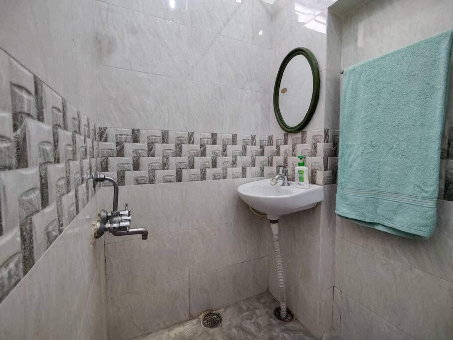Comfy 2-Bedroom House In Sanjaynagar, Bengaluru Exteriér fotografie