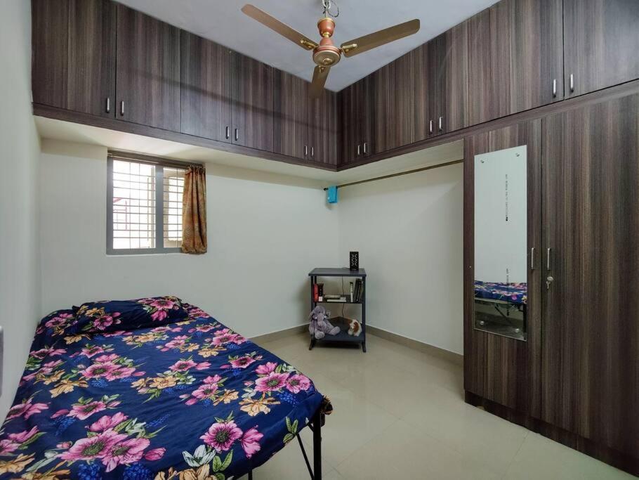 Comfy 2-Bedroom House In Sanjaynagar, Bengaluru Exteriér fotografie